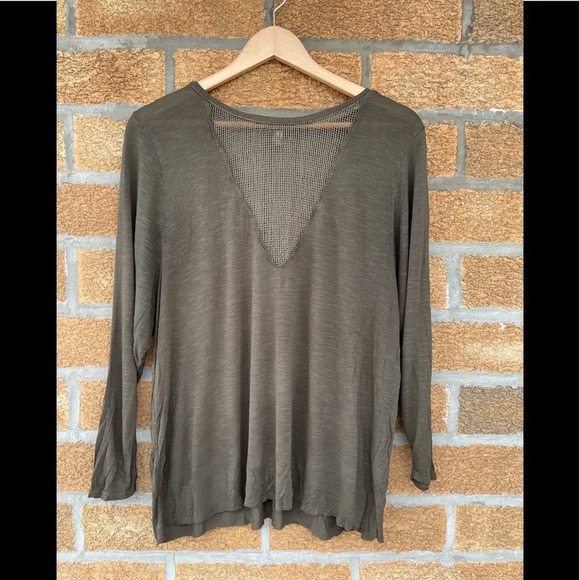 Emma & Sam Olive Mesh V-Neck XS - Picture 1 of 6